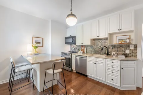 28 Juniper Ave, Toronto, ON M4L 1S3