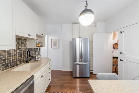 28 Juniper Ave, Toronto, ON M4L 1S3