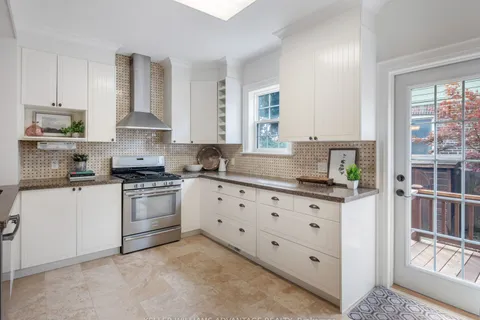 122 Rainsford Rd, Toronto, ON M4L 3N9