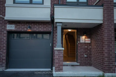 1352 Bradenton Path, Oshawa, ON L1K 1A9