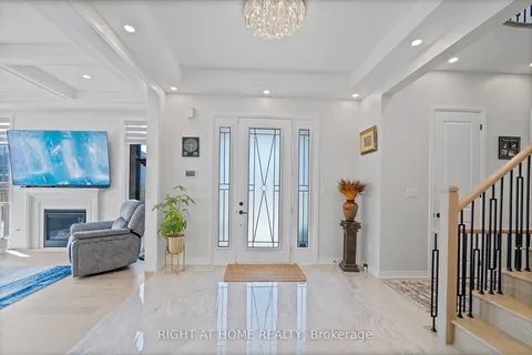 34 Fruitful Cres, Whitby, ON L1P 0N3