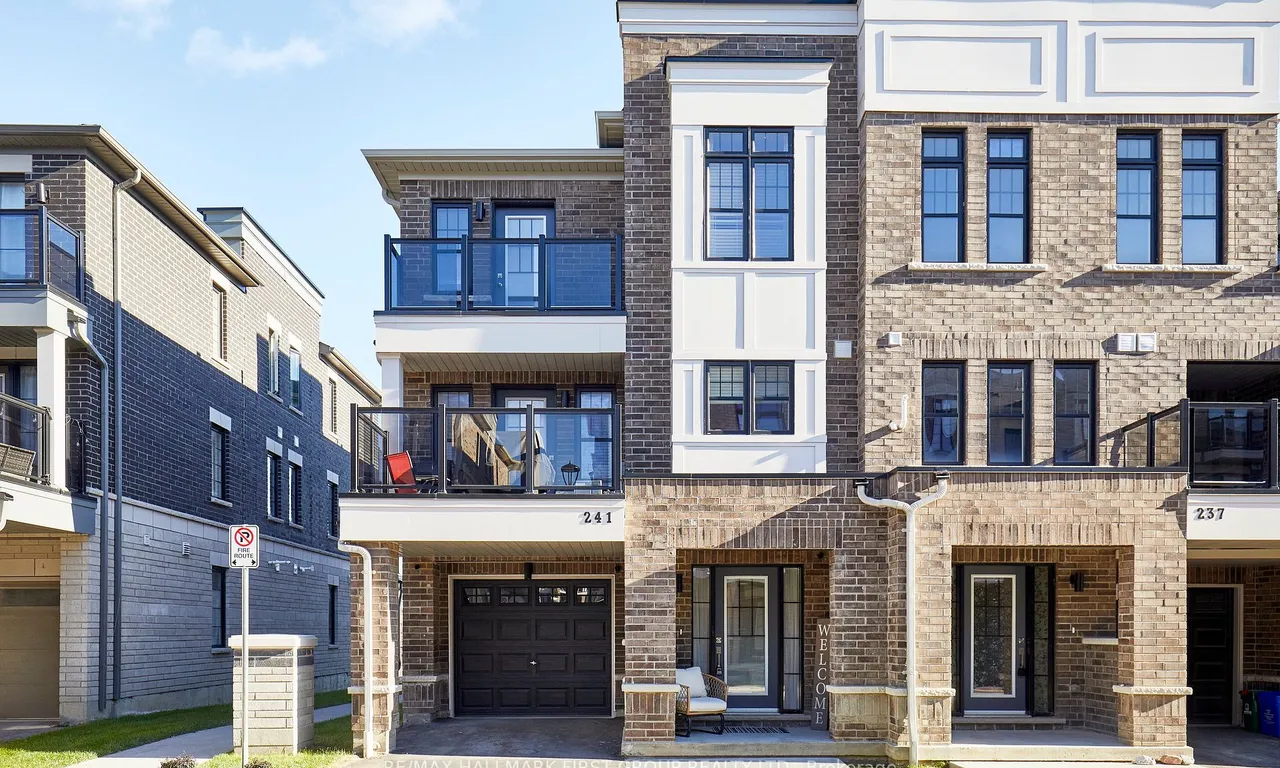 241 Lord Elgin Lane, Clarington, ON L1C 7E8