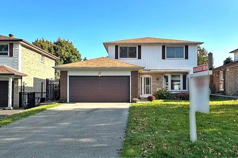 43 Boarhill Dr, Toronto, ON M1S 2L9