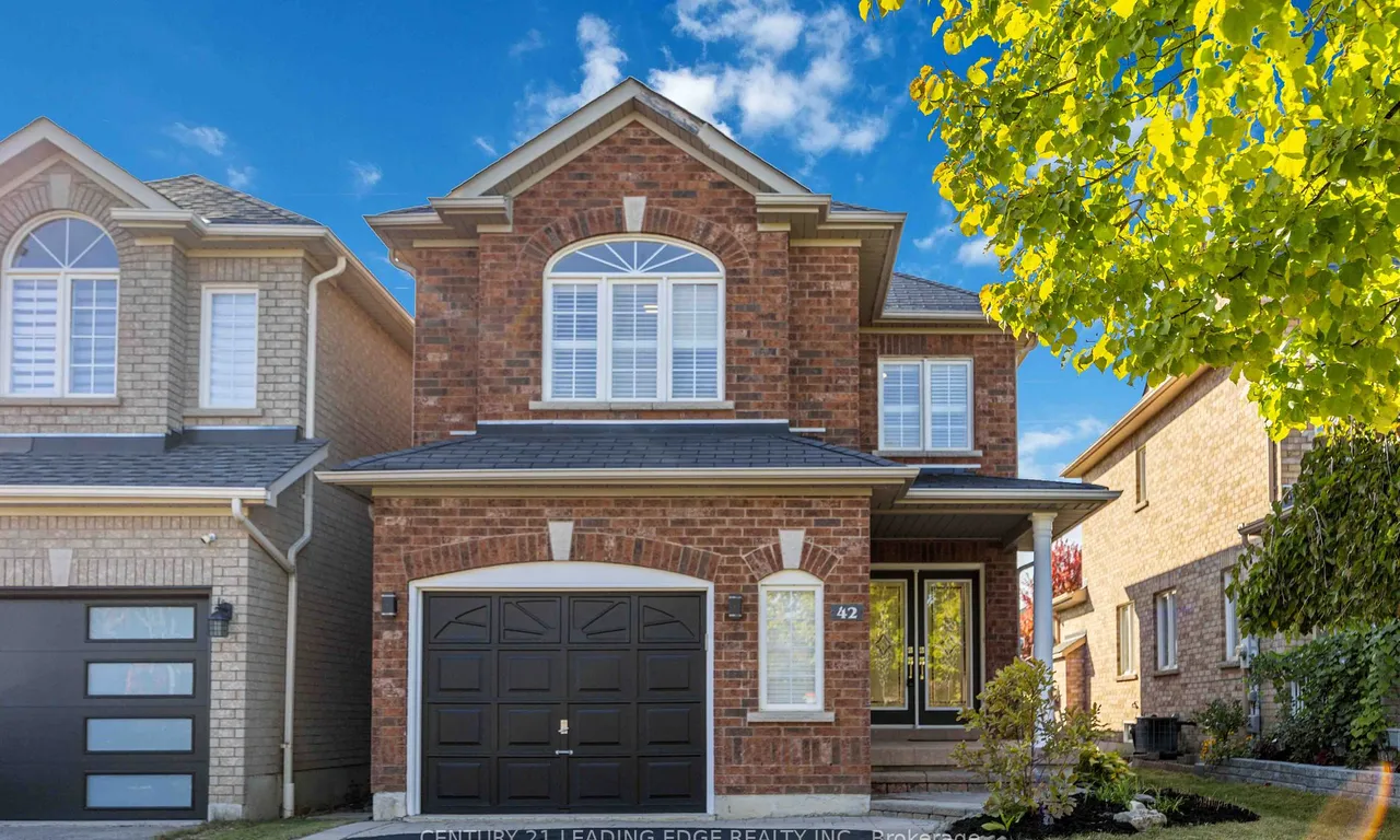42 Cottage Cres, Whitby, ON L1R 0B2