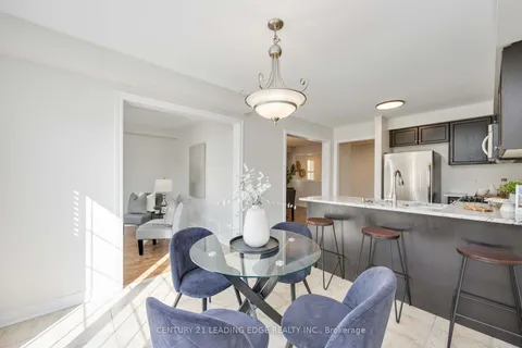 42 Cottage Cres, Whitby, ON L1R 0B2