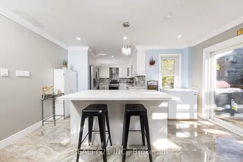 971 Thimbleberry Circ, Oshawa, ON L1K 2H3