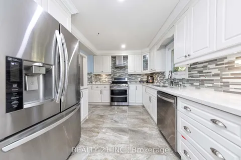 971 Thimbleberry Circ, Oshawa, ON L1K 2H3
