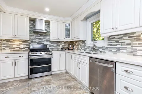 971 Thimbleberry Circ, Oshawa, ON L1K 2H3