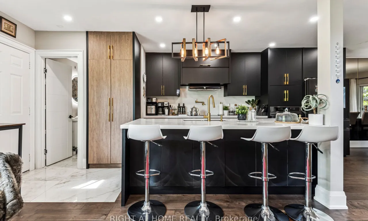 15 Singleton Rd, Toronto, ON M1R 1H8