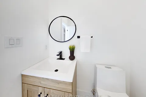 231 Crombie St, Clarington, ON L1C 0T8