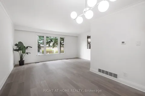 46 A Courton Dr, Toronto, ON M1R 1K8