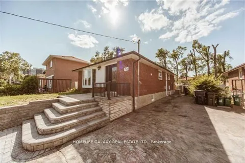 52 Peace Dr, Toronto, ON M1G 2V4