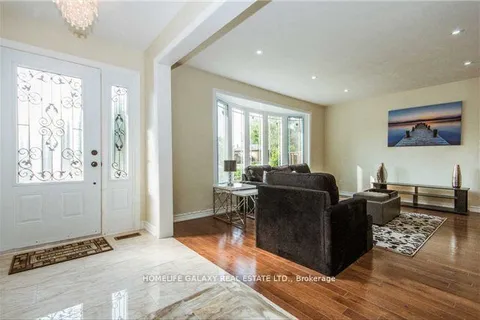 52 Peace Dr, Toronto, ON M1G 2V4