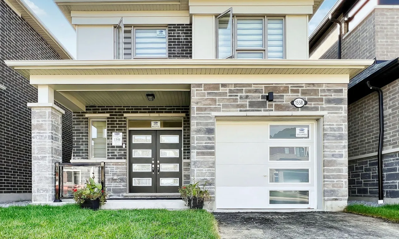1558 Scarlett Tr, Pickering, ON L0H 1J0