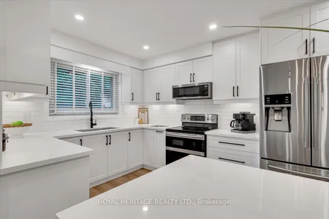 879 Sorrento Ave, Oshawa, ON L1J 6V6