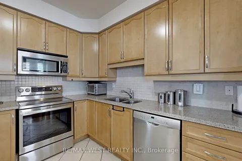 12 Winkler Terr, Toronto, ON M1L 0C2