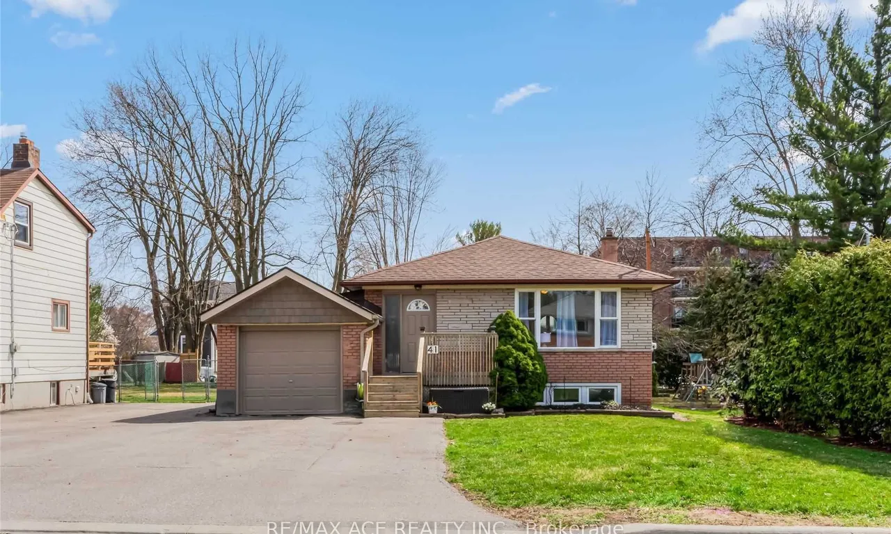 41 Lincoln St, Ajax, ON L1S 6C4