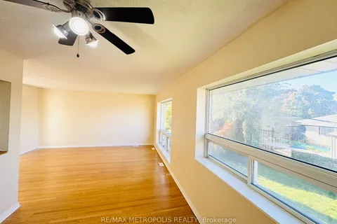 66 Hollyhedge Dr, Toronto, ON M1J 1X4