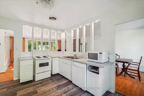 27 Bendale Blvd, Toronto, ON M1J 2B1