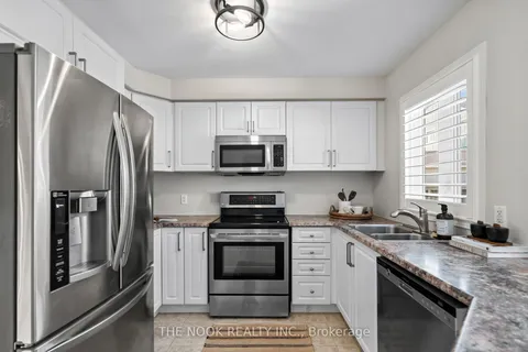 1025 Trail Valley Dr, Oshawa, ON L1K 2W3