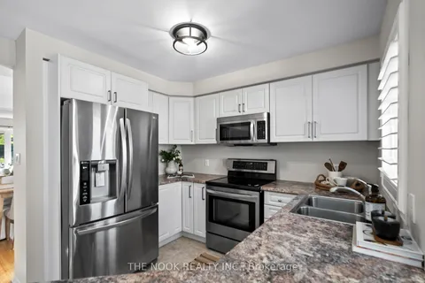 1025 Trail Valley Dr, Oshawa, ON L1K 2W3