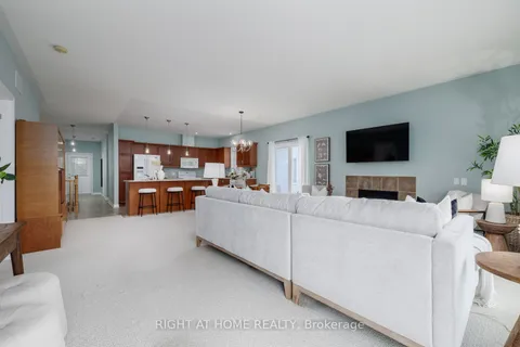 10 Hinkley Tr, Clarington, ON L1B 1P4