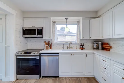 11 Rosalynne Ave, Clarington, ON L1C 3X7