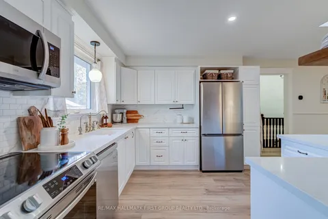 11 Rosalynne Ave, Clarington, ON L1C 3X7