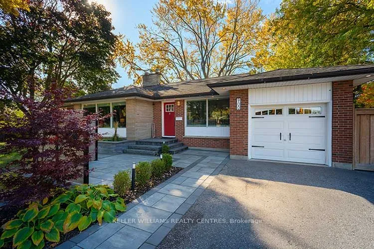900 Henry St, Whitby, ON L1N 5E5