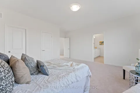 1056 PISCES Tr, Pickering, ON L0H 1J0