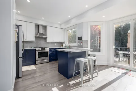 39 Blossomview Crt, Whitby, ON L1R 3G5