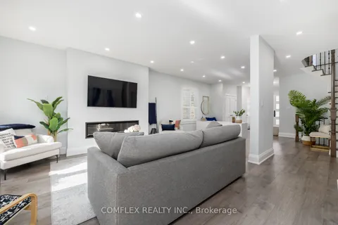 39 Blossomview Crt, Whitby, ON L1R 3G5