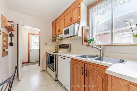 82 Cedarcrest Blvd, Toronto, ON M4B 2P3