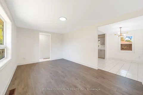 67 Homestead Rd, Toronto, ON M1E 3S1