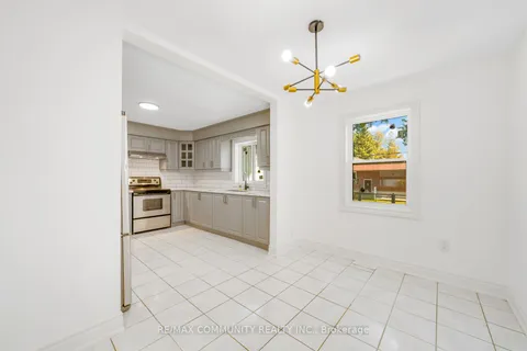 67 Homestead Rd, Toronto, ON M1E 3S1