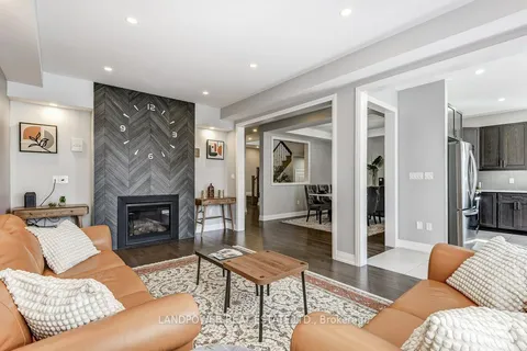 38 St Ives Cres, Whitby, ON L1P 0C5