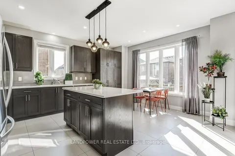 38 St Ives Cres, Whitby, ON L1P 0C5