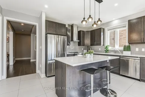 38 St Ives Cres, Whitby, ON L1P 0C5