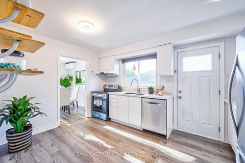 18 Castle Hill Dr, Toronto, ON M1T 2Y3