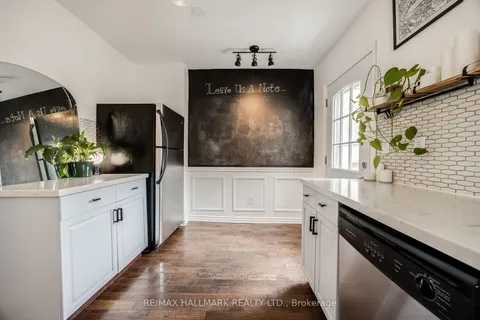 1154 Woodbine Ave, Toronto, ON M4C 4C9