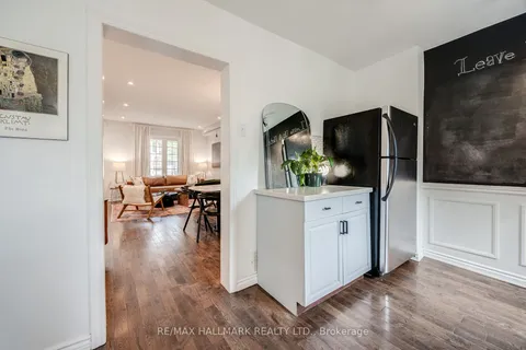 1154 Woodbine Ave, Toronto, ON M4C 4C9