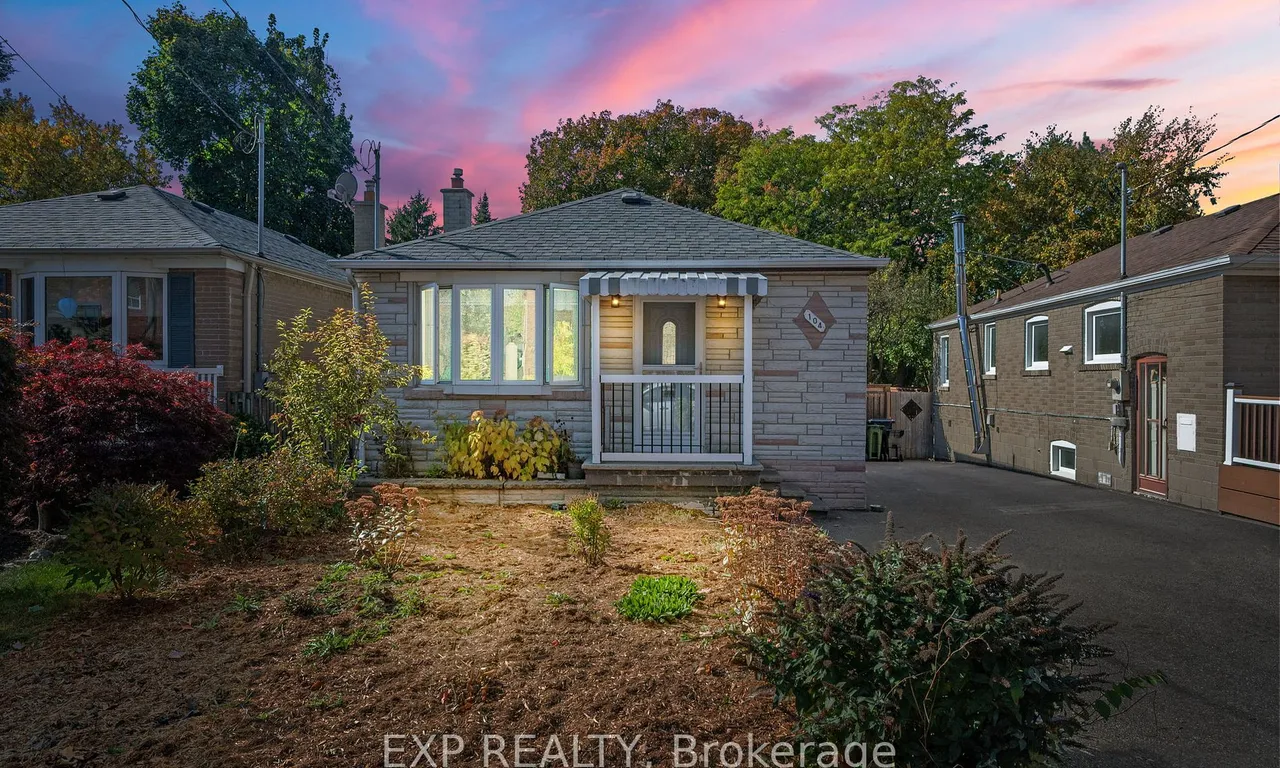 104 Natal Ave, Toronto, ON M1N 3V6