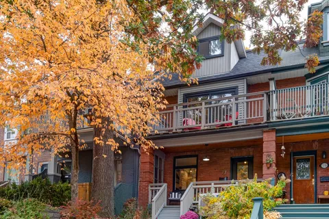 77 Kingsmount Park Rd, Toronto, ON M4L 3L3