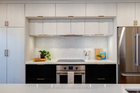 77 Kingsmount Park Rd, Toronto, ON M4L 3L3