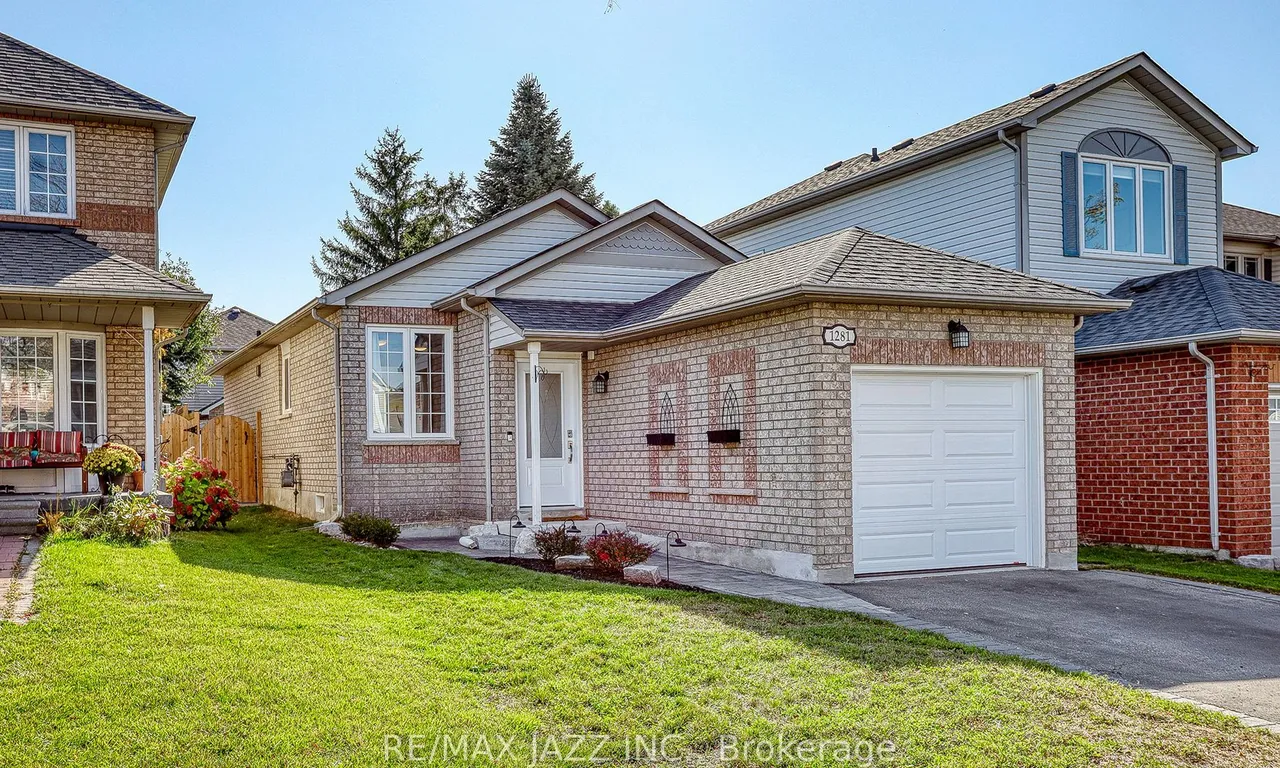 1281 Dartmoor St, Oshawa, ON L1K 2M7