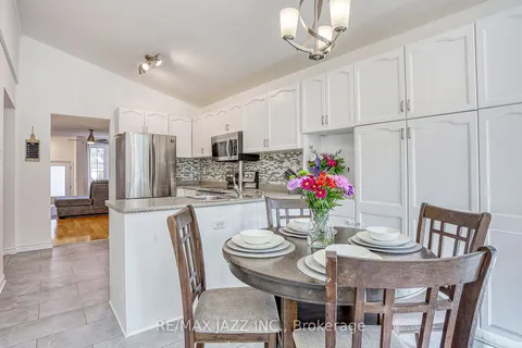 1281 Dartmoor St, Oshawa, ON L1K 2M7