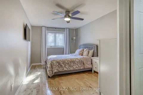 1281 Dartmoor St, Oshawa, ON L1K 2M7