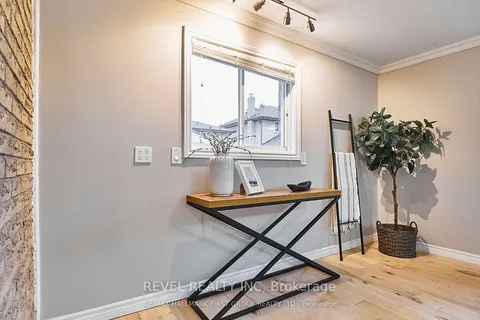 201 Eastlawn St, Oshawa, ON L1H 8J2