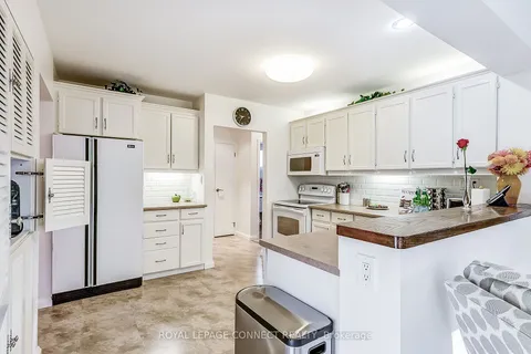 69 Sonneck Sq, Toronto, ON M1E 1A8