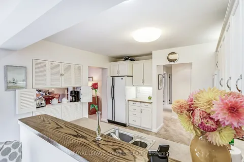 69 Sonneck Sq, Toronto, ON M1E 1A8